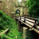 <p>Pohled na hrad Litice - vstupní brána</p>